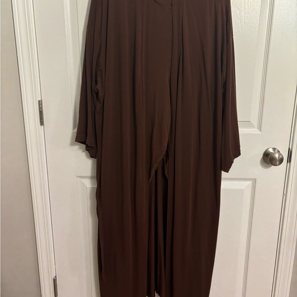 Women’s three piece robe set.